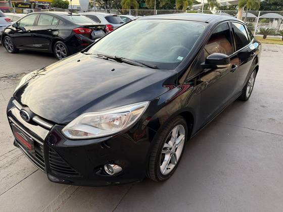 FORD FOCUS 2.0 SE PLUS SEDAN 16V FLEX 4P AUTOMÁTICO